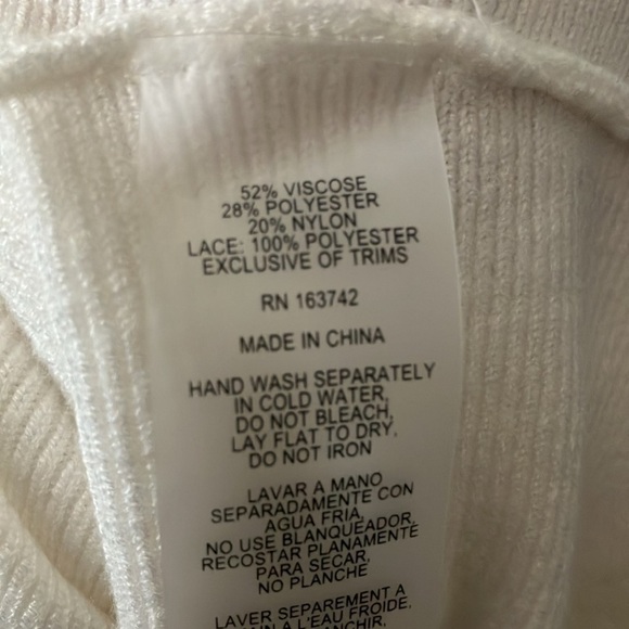 Tahari: Lace & embroidered sleeve Knit compression/natural stretch- Sweater- 3XL - Picture 13 of 16